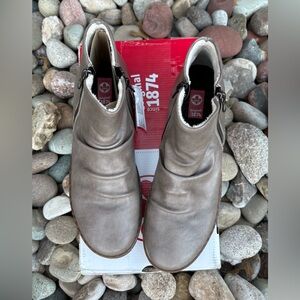 NEW Rieker Z1263 Short Grey Boots Side Zip Anti-Stress Comfort Fleece SZ. 42/10